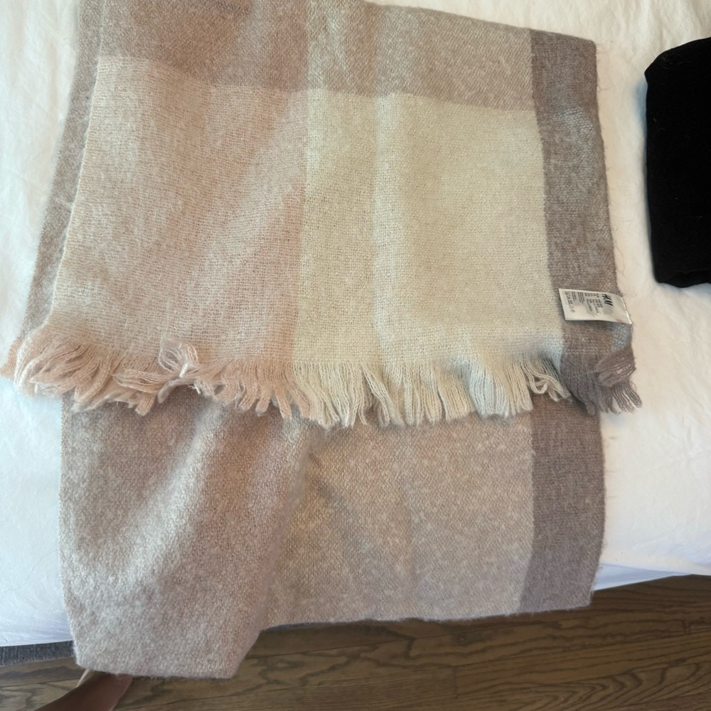 H&M scarf one size brand new